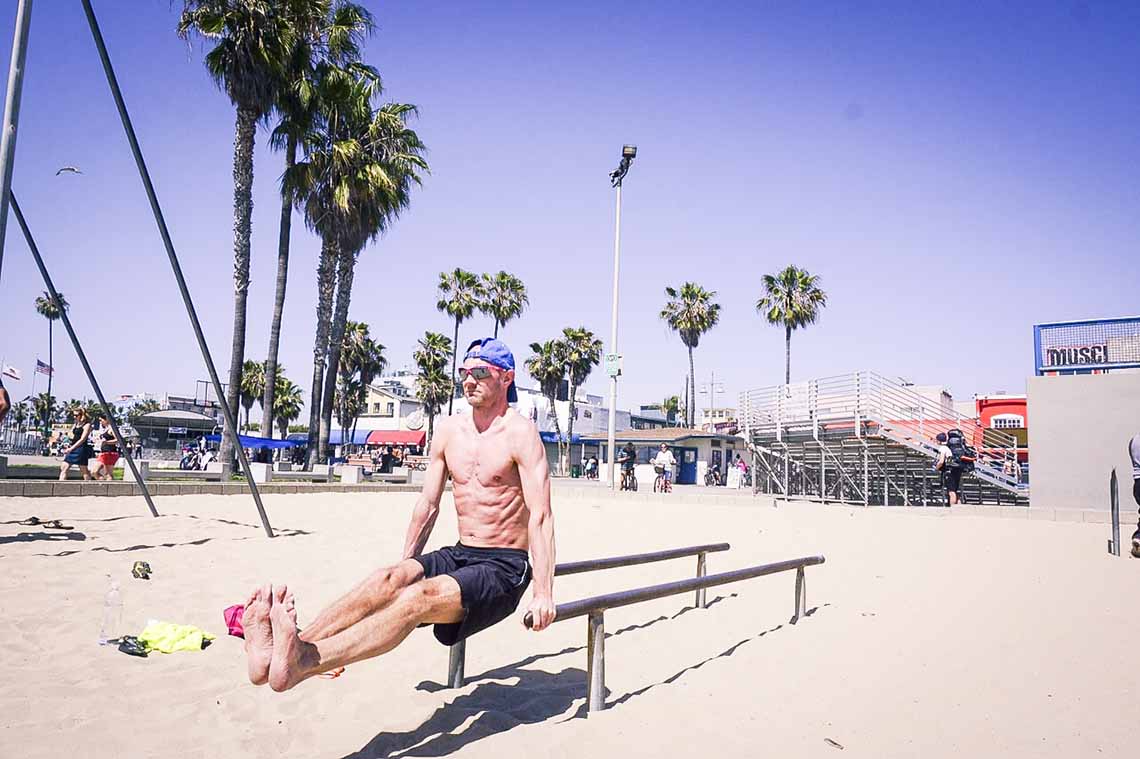 L-sits på Muscle Beach Venice Beach